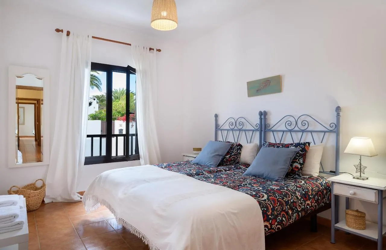 Vista Lobos Entre Volcanes Y Oceano Playa Blanca Tatil Evi